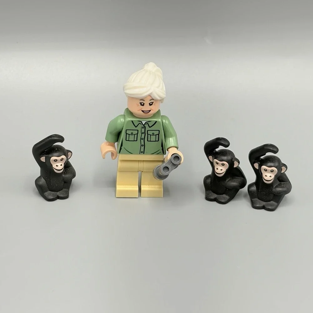 LEGO minifigure of Dr. Jane Goodall W/Chimpanzees promotional set 40530